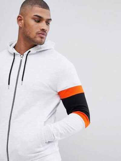 Soft heather grey hoodie with kangaroo pocket and ribbed hem, ideal for bulk orders