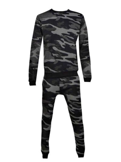 Green camo tracksuit: soft, brushed fabric, neat stitching. Relaxed fit hoodie and joggers. Modern streetwear for clothing br