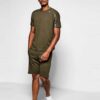 High GSM streetwear tracksuit: short-sleeve t-shirt and shorts. Thick fabric, visible stitching. Casual, comfortable fit. Hin
