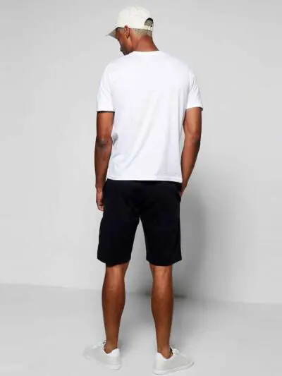 High GSM streetwear tracksuit: short-sleeve t-shirt and shorts. Thick fabric, visible stitching. Casual, comfortable fit. Hin