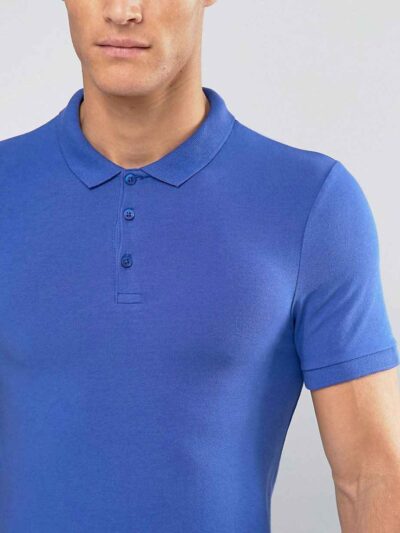 Close-up of a polo shirt, wrinkle-resistant fabric, fine stitching, subtle texture, workwear style in a light blue hue. Comfo
