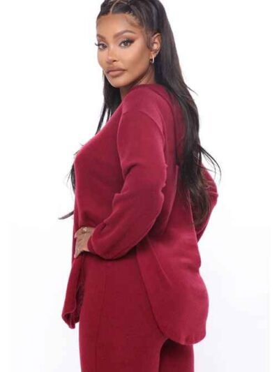 Black plus-size woman in a skinny fit tracksuit. Notice the smooth, matte fabric & strong, neat stitching. Figure-hugging sty