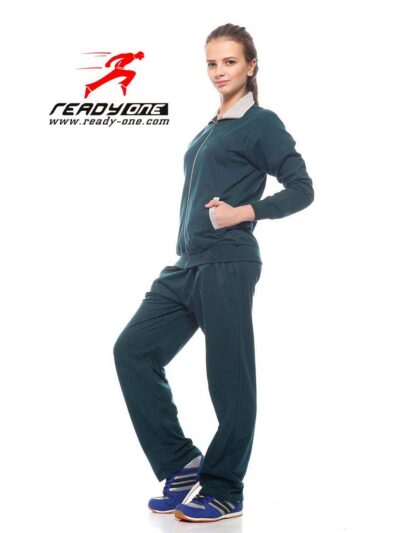Women's tracksuit: vibrant two-tone design. Soft, slightly shiny fabric, precise stitching. Casual chic style with a relaxed