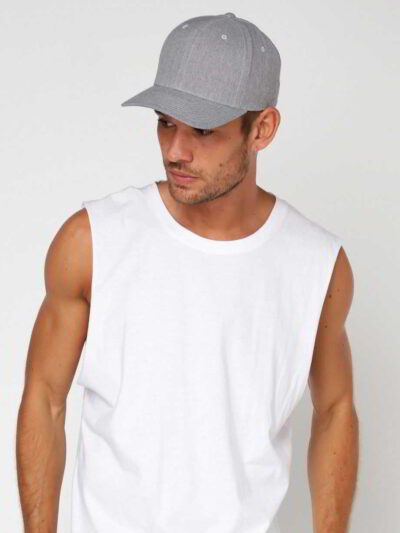 Grey men's cap with subtle textured fabric. Curved brim, clean stitching. Adjustable back closure. Casual, understated style.