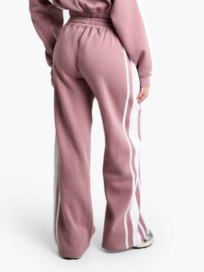 Women's two-piece tracksuit set, likely fleece or terry knit. Custom neck label detail. Athleisure wear, comfy fit, relaxed s