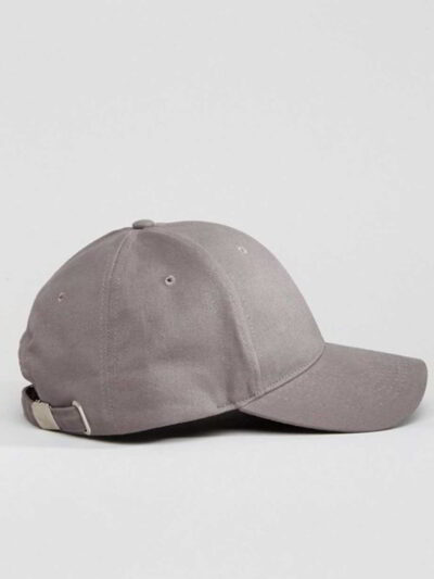 Silver reflective cycling cap. Lightweight, breathable fabric, reinforced stitching. Ensures high visibility during night rid
