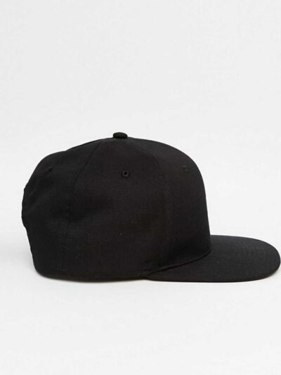 Black snapback cap. Close-up reveals tight stitching, structured crown, and matte texture. Adjustable fit, flat brim, urban s