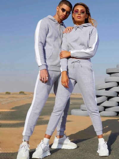 Crop hoodie tracksuit: contrast panels highlight the sporty silhouette. Soft, brushed fleece texture; neat stitching. Activew