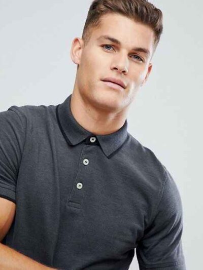 Close-up polo shirt. High-quality knit fabric, detailed embroidery. Navy blue & white, textured look. Short-sleeved, premium