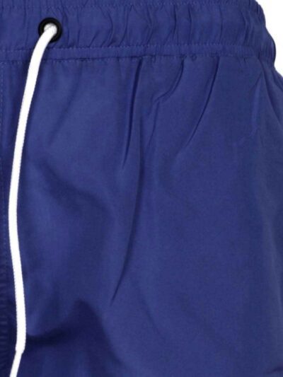 Streetwear shorts with graphic print, cotton-blend twill, reinforced stitching. Casual summer garment in vibrant colors. Dura
