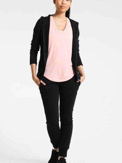 Black tracksuit featuring a hooded jacket with a visible zipper and matching pants. Fine stitching and soft-looking fabric te