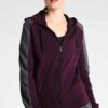 Slim-fit women's tracksuit in soft cotton. Close-up shows fine stitching & comfortable ribbed cuffs. Athletic style, perfect