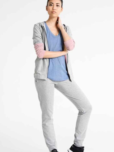 Women's workout set: Sleek jogging suit in heathered grey. Ribbed cuffs, subtle contouring seams. Soft, flexible athletic fab